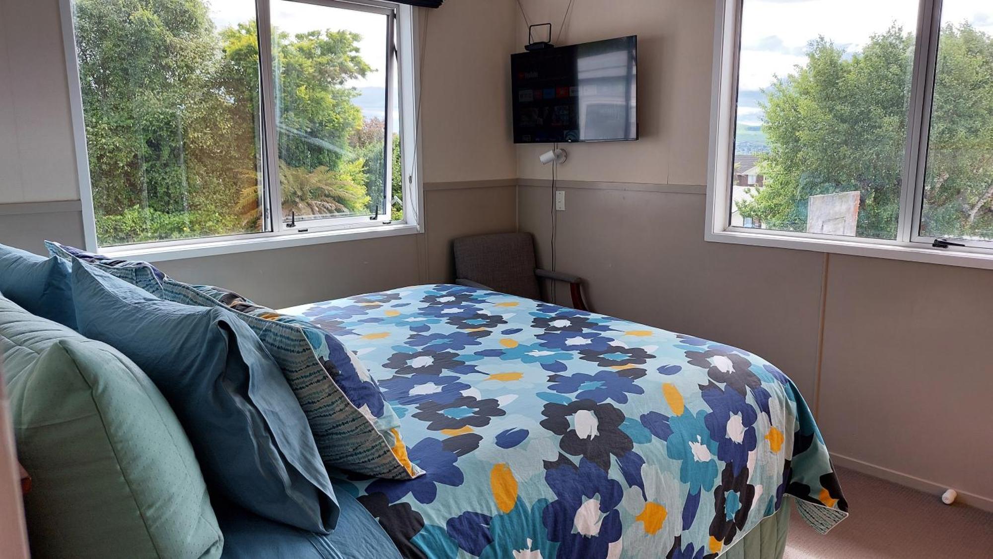 Bed And Breakfast Happy Home Taupo Accommodation Esterno foto