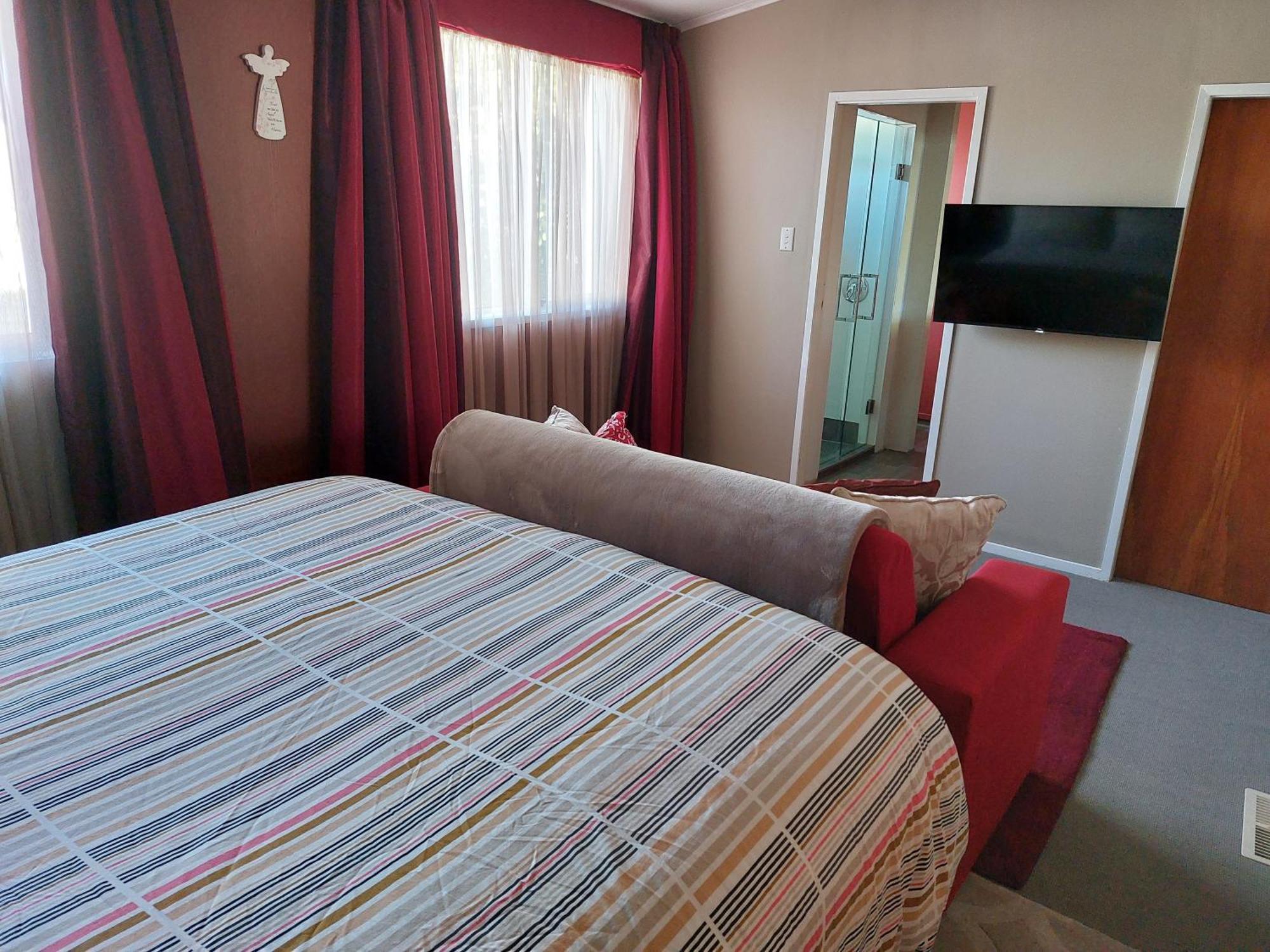 Bed And Breakfast Happy Home Taupo Accommodation Esterno foto