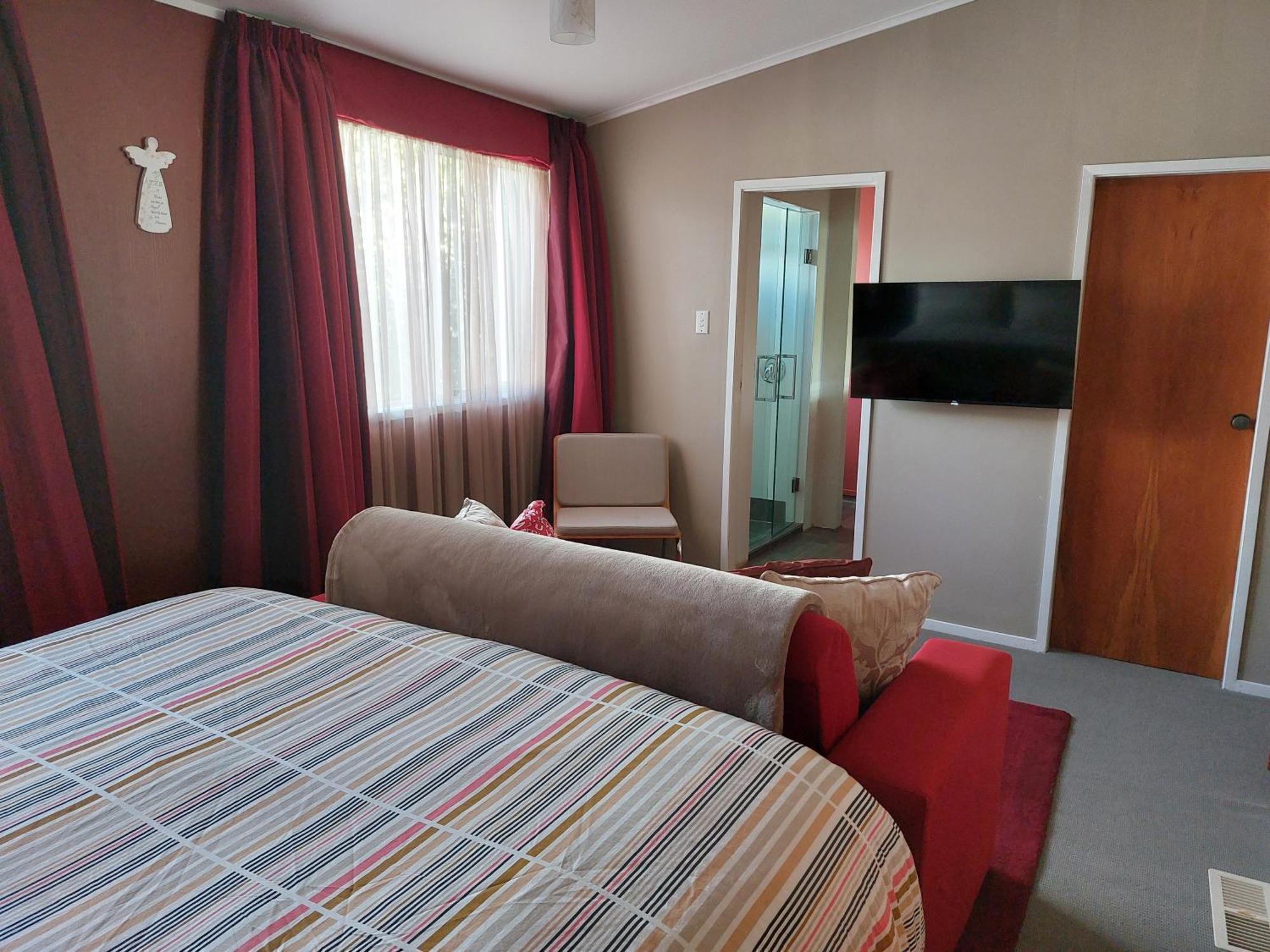 Bed And Breakfast Happy Home Taupo Accommodation Esterno foto